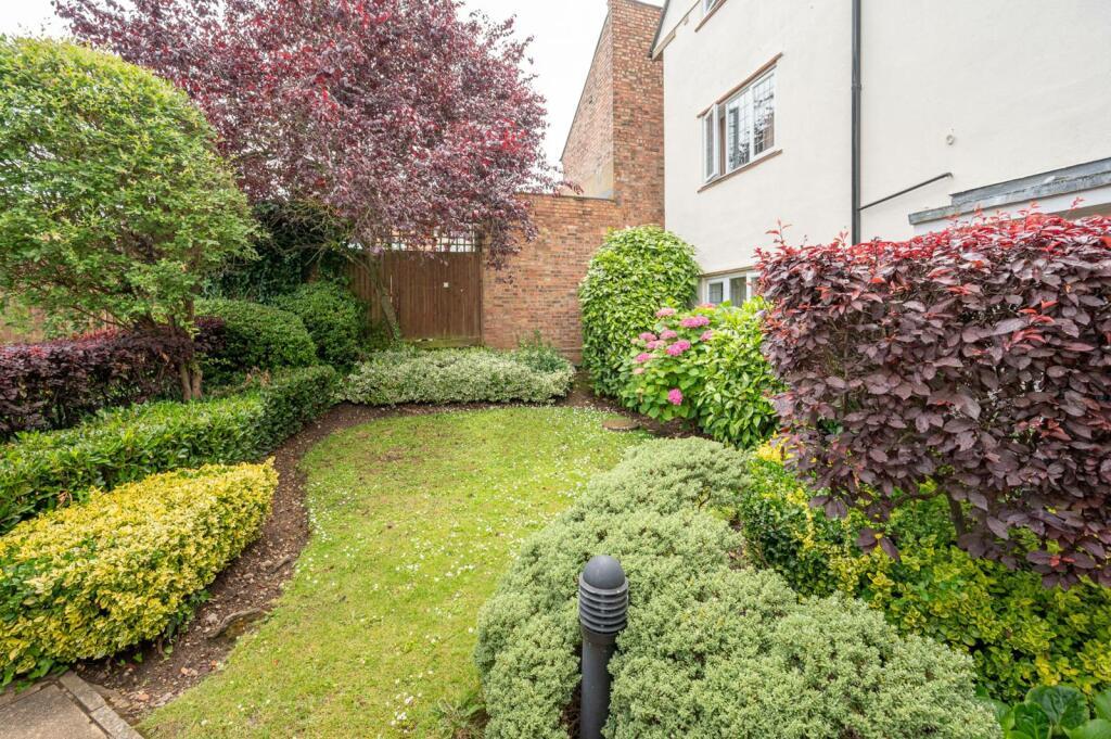 Albert Road, Mill Hill, NW7, London